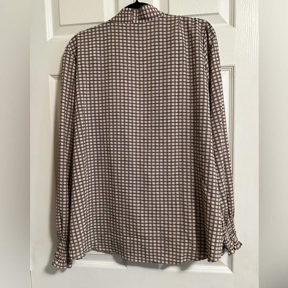 Adrianna Papell Pink Wrap style top. Great Sleeves. Modesty Button Size XL - Picture 4 of 4